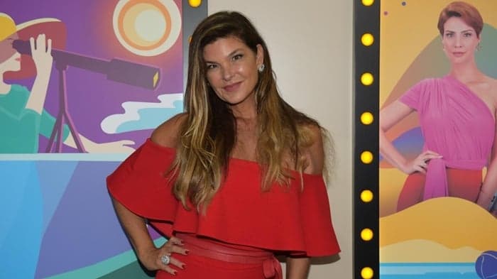 Atriz da Record se irrita e rebate internautas após críticas "É ridícula mesmo"