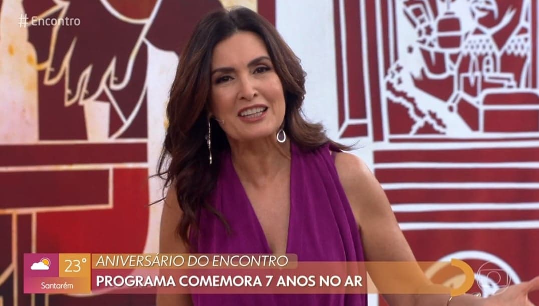 A apresentadora Fátima Bernardes da Globo está feliz com seu Encontro