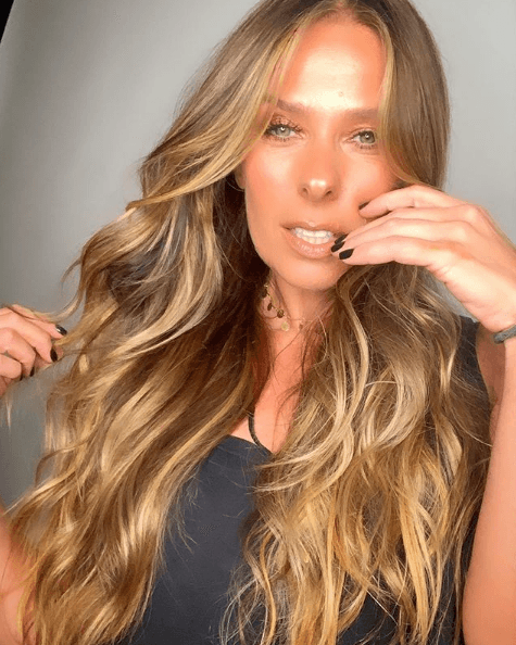 Adriane Galisteu ficou loura (Foto: Reprodução/ Instagram)