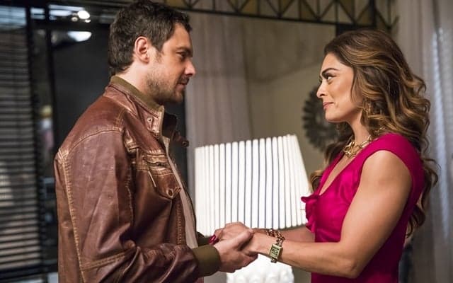 Sergio Guizé posa em foto com Juliana Paes e acaba revelando grande momento em A Dona do Pedaço