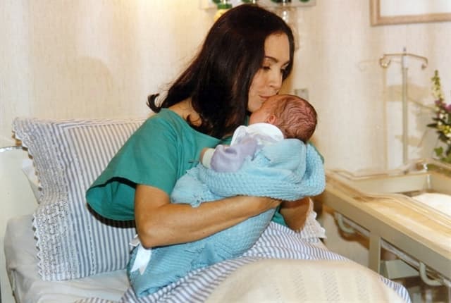 Por Amor: Globo define exibição da cena antológica da troca de bebês de Helena e Maria Eduarda