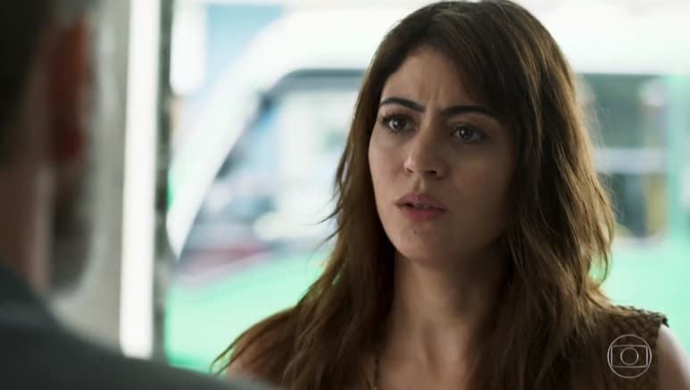 Carol Castro, a Helena de Órfãos da Terra, surge em vídeo íntimo com bonitão da Globo e viraliza