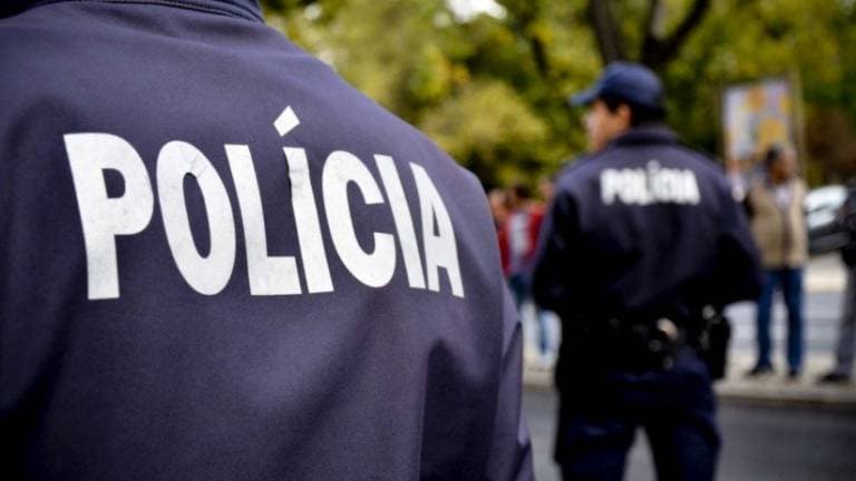 Urgente: Famoso cantor é preso por uso de drogas e faz vídeo debochado na viatura