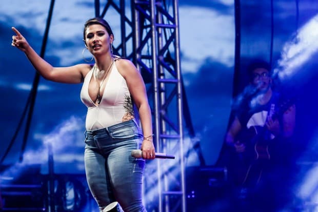 Simone mostra a barriga após procedimento e detalhe choca seguidores
