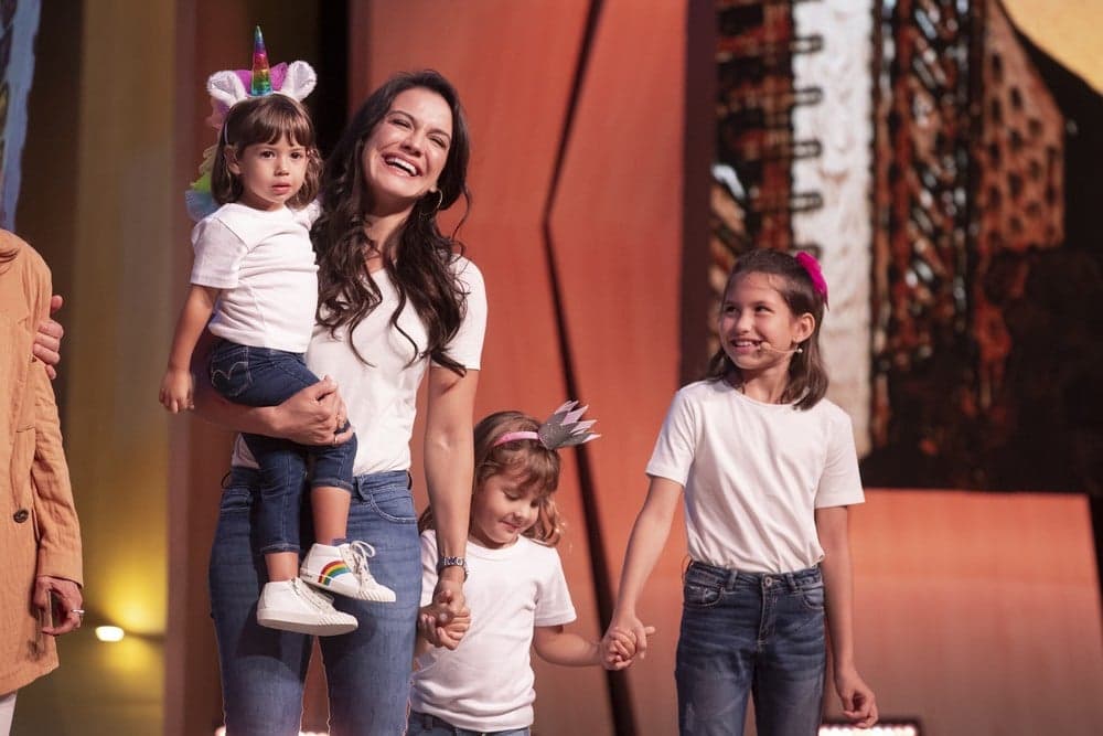 Homenagem da esposa e filhas emocionou Malvino Salvador no 'Tamanho Família' — (Foto: Isabella Pinheiro/Gshow) Homenagem da esposa e filhas emocionou Malvino Salvador no 'Tamanho Família' — (Foto: Isabella Pinheiro/Gshow)