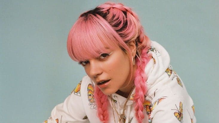 Lilly Allen manda recado para Bolsonaro durante show em São Paulo e teme pela própria vida