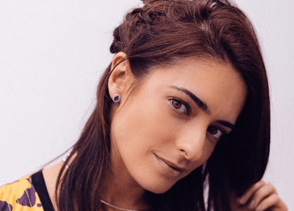 Vilã da novela As Aventuras de Poliana mostra corpão só de biquíni e arrebata corações: "Sereia"