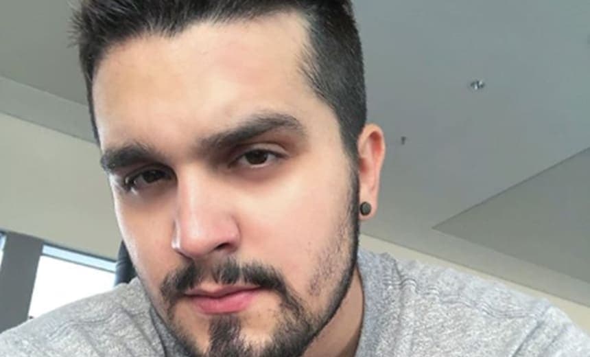 Luan Santana é flagrado sem camisa em momento íntimo e músculos levam fãs ao delírio