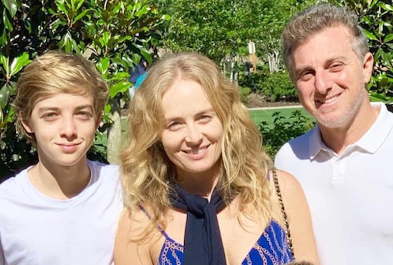Luciano Huck e Angélica ao lado do filho mais velho, Benício Joaquim (Foto: Reprodução/ Instagram)
