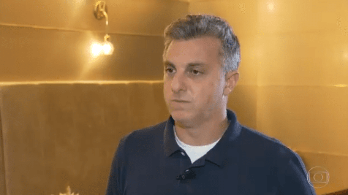 Luciano Huck é obrigado a fazer serviço doméstico e manda recado irônico para Angélica Luciano Huck é obrigado a fazer serviço doméstico e manda recado irônico para Angélica
