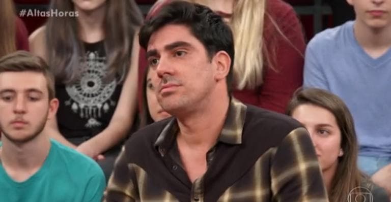 Marcelo Adnet vira alvo de militar após relatar abuso sexual na infância