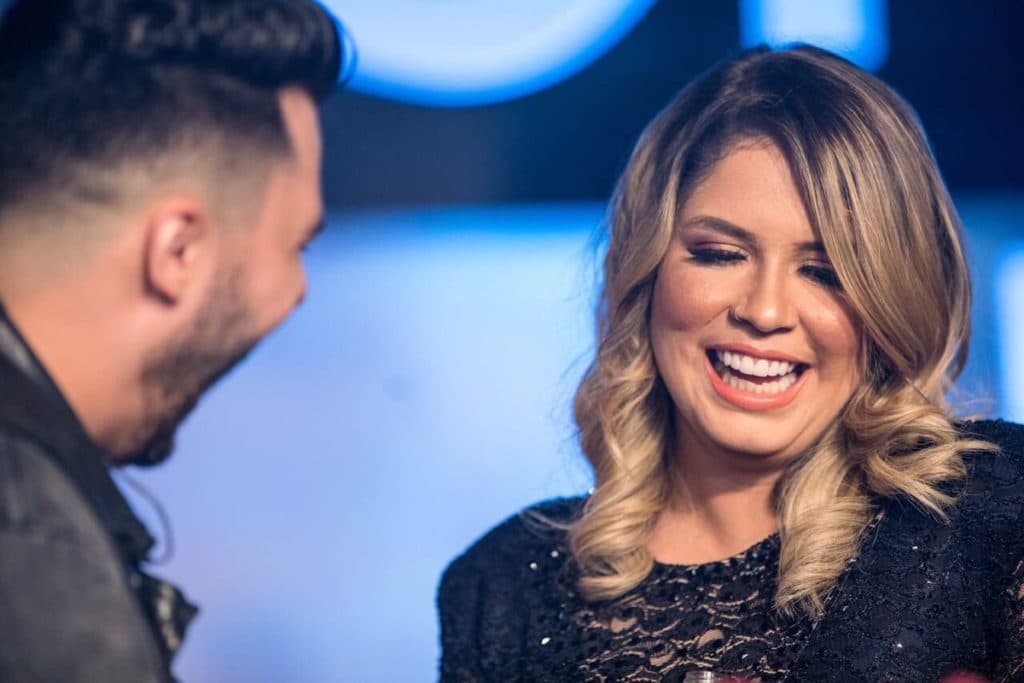 Marilia Mendonça expõe barriga de grávida e encanta fãs; confira a foto
