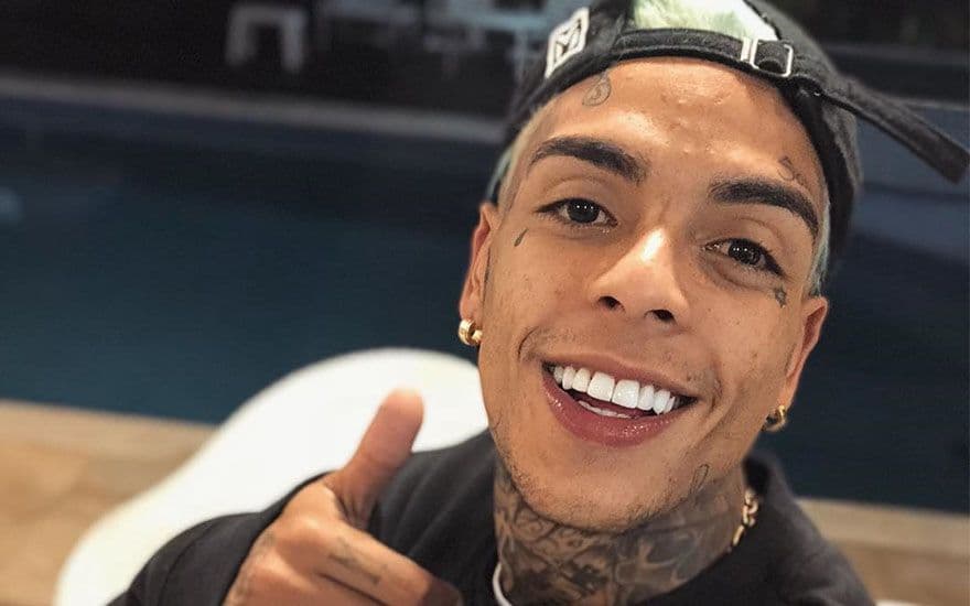 Cantor é preso pela polícia usando drogas e divulga vídeo em rede social