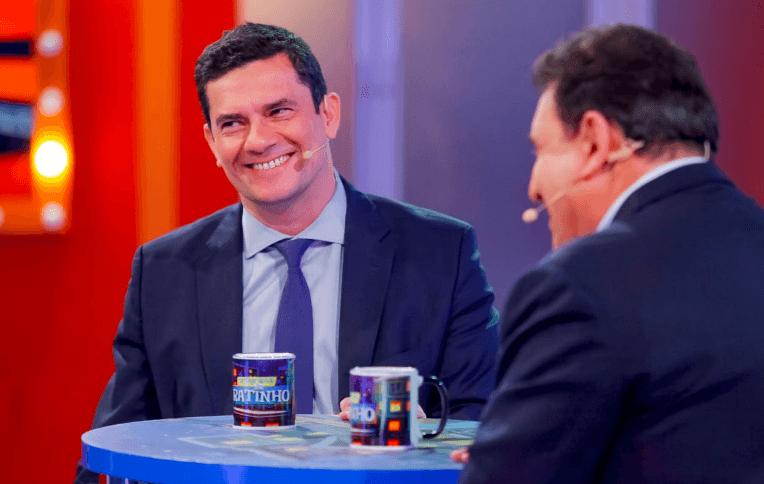 Ratinho disse que Sergio Moro é o "único herói do Brasil" (Reprodução: SBT)
