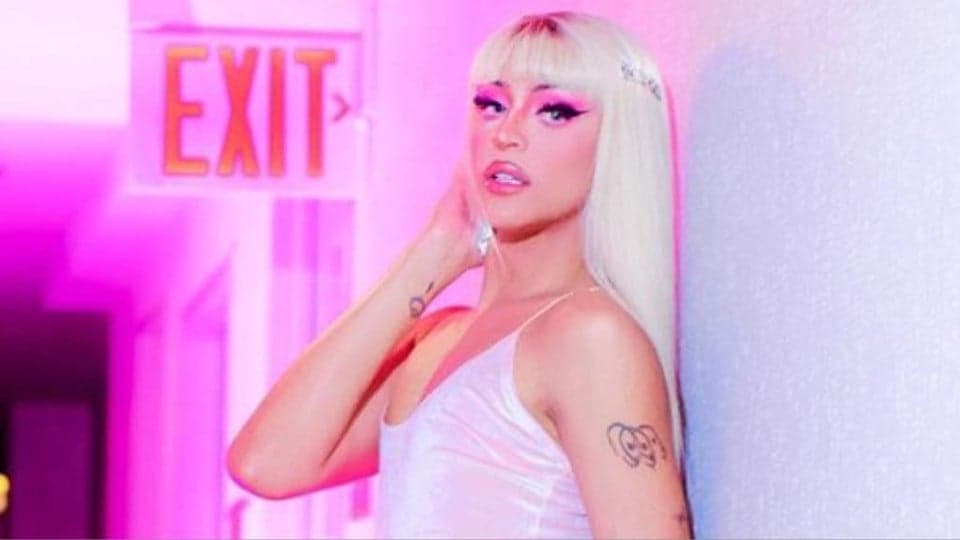 Contratado da Globo envolve Pabllo Vittar em agressão e cantora é obrigada a deixar programa: "Ele é um lixo"