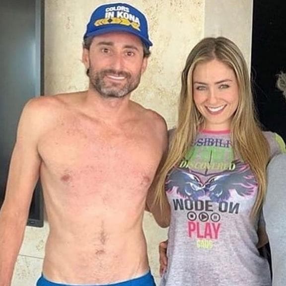 Ex-BBB Paula Sperling exibe foto rara ao lado do namorado bilionário e detalhe extravagante chama a atenção