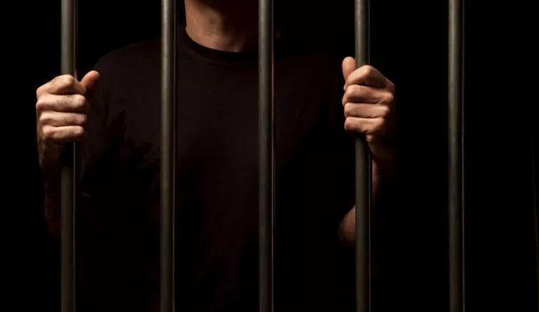 Após hit de sucesso, funkeiro que explodiu no Brasil é preso e crime deixa público espantado