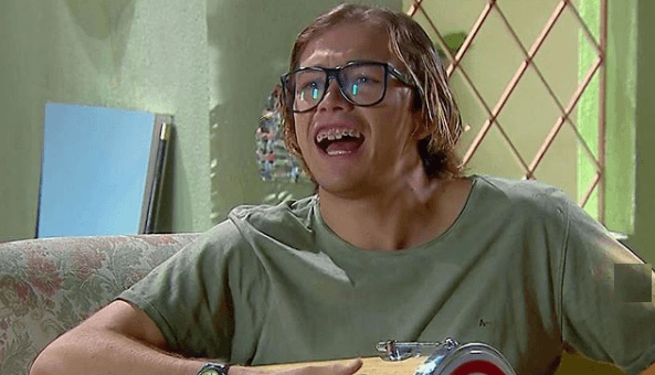 "Feioso" em As Aventuras de Poliana, saiba como Vini ficará após a transformação na novela do SBT