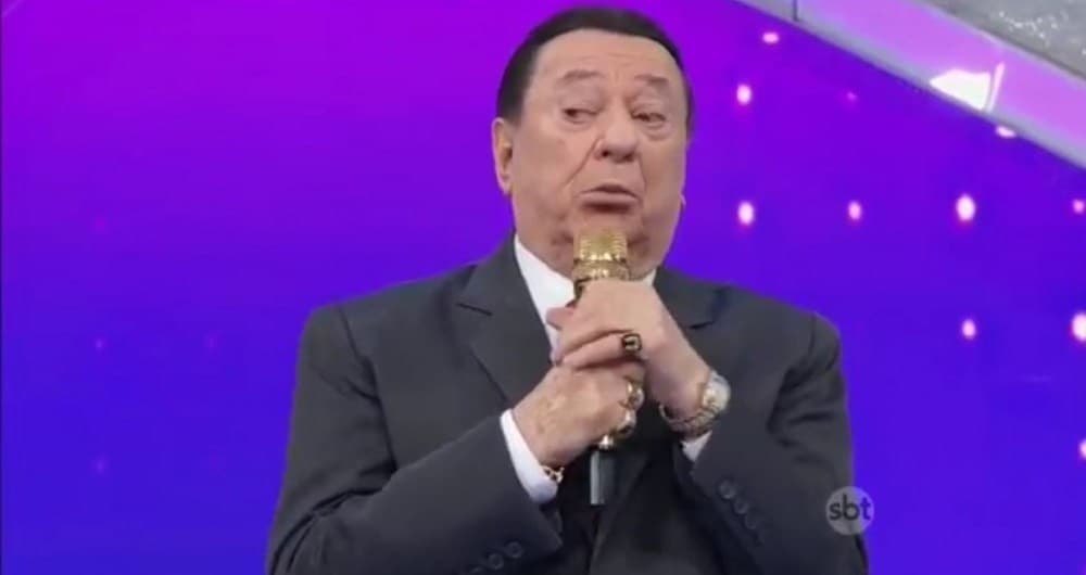 Raul Gil é flagrado na Record e cenário de programa do apresentador na emissora é produzido
