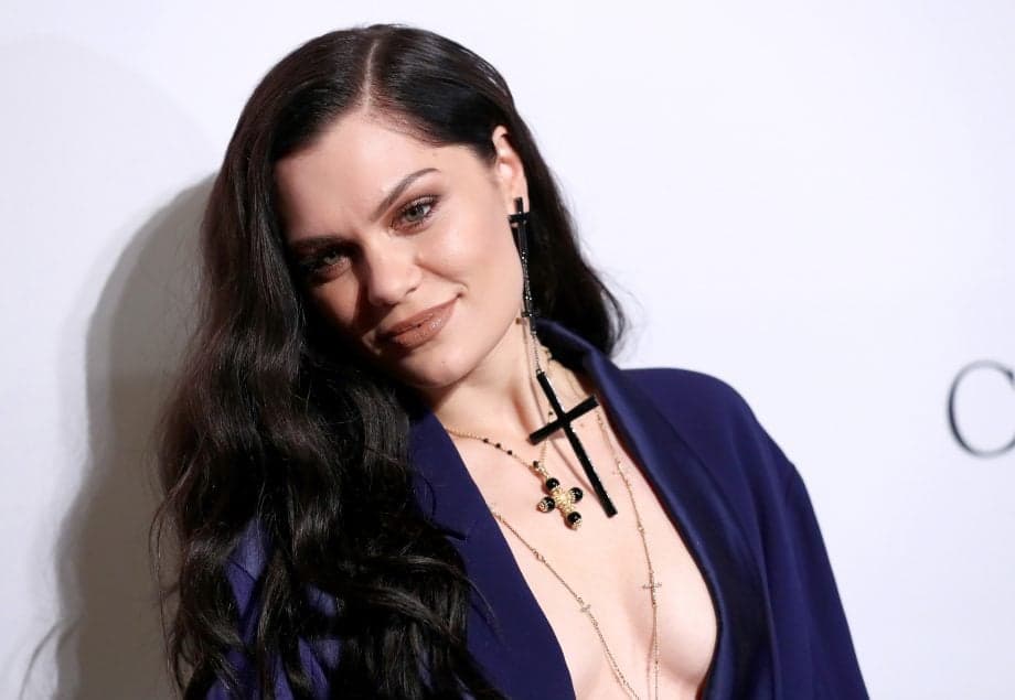 Jessie J fala sobre sua infertilidade, se irrita com pergunta dos fãs sobre casamento e manda recado