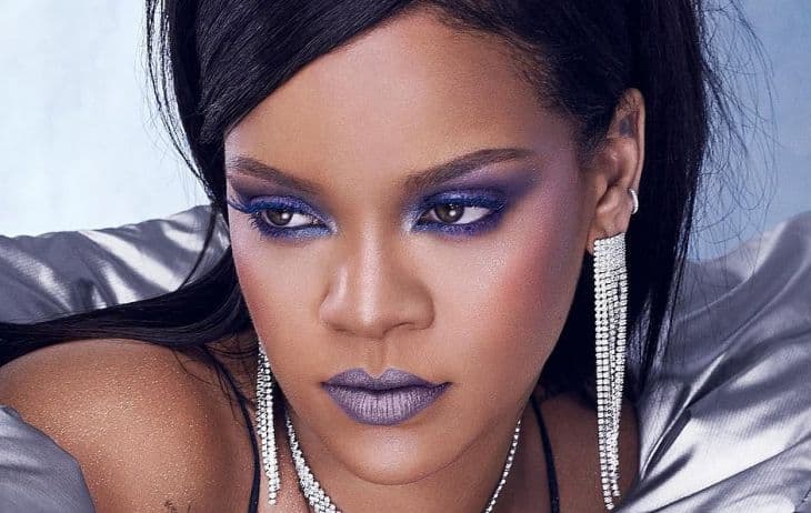 Rihanna perde o controle, surge completamente bêbada e deixa público alarmado