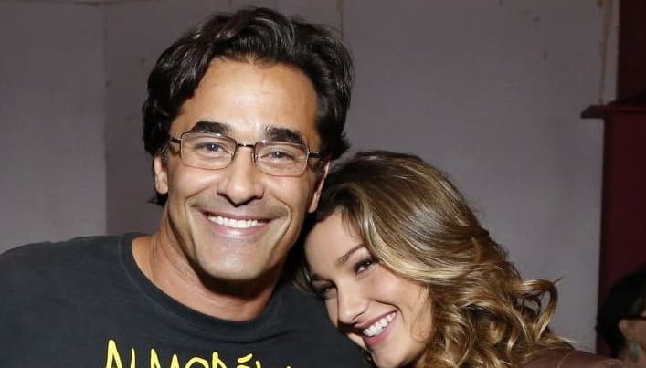 Sasha Meneghel surge ao lado do pai e com os irmãos herdeiros que raramente aparecem