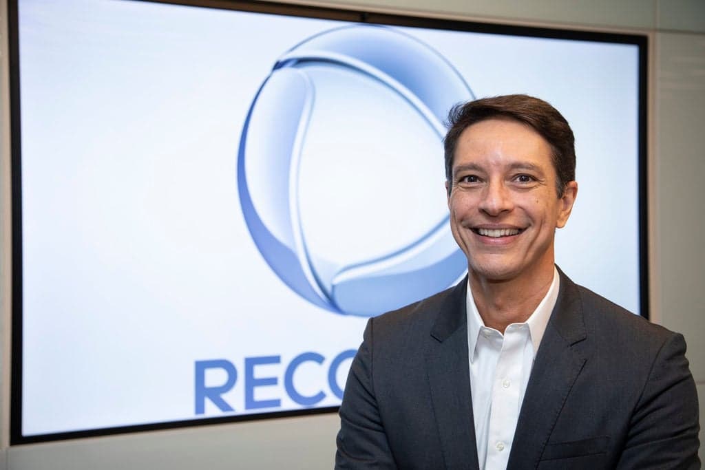 Após décadas na Globo, Sérgio Aguiar assina com a Record e vai comandar novo telejornal