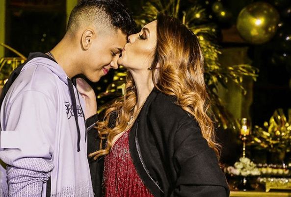 Simony dá carrão que custa uma fortuna pelos 18 anos do filho: "Merece"