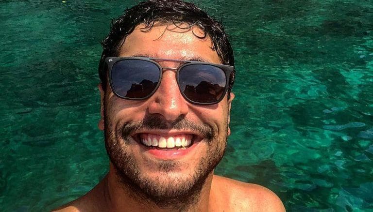 Ex-marido de Anitta, Thiago Magalhães surge com homem na banheira em Dia dos Namorados e público elogia casal