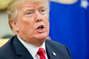 O presidente Donald Trump curtiu um tweet que chamava Rihanna de rainha (Foto: Reprodução) O presidente Donald Trump curtiu um tweet que chamava Rihanna de rainha (Foto: Reprodução)