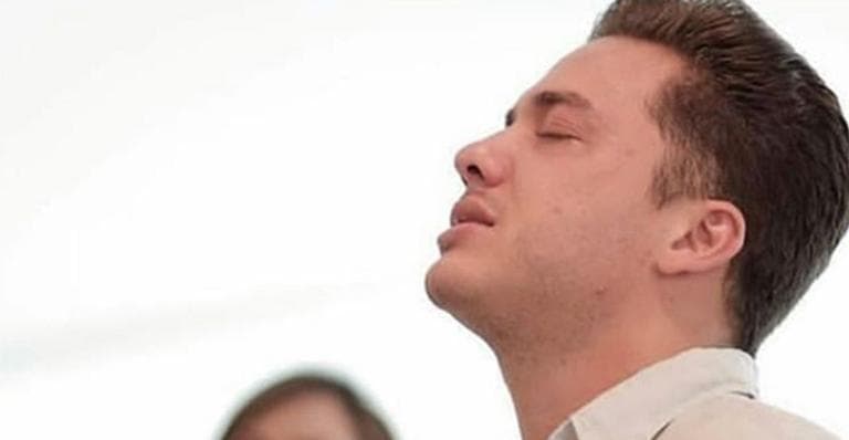 Após morte trágica de Gabriel Diniz, Wesley Safadão presta homenagem comovente e deixa público impressionado