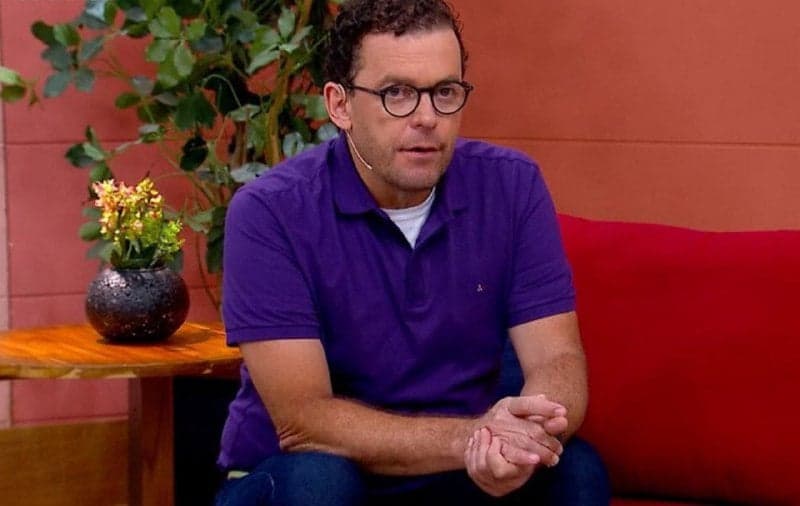 Fernando Rocha participa do programa Eliana e fica constrangido ao relembrar piada