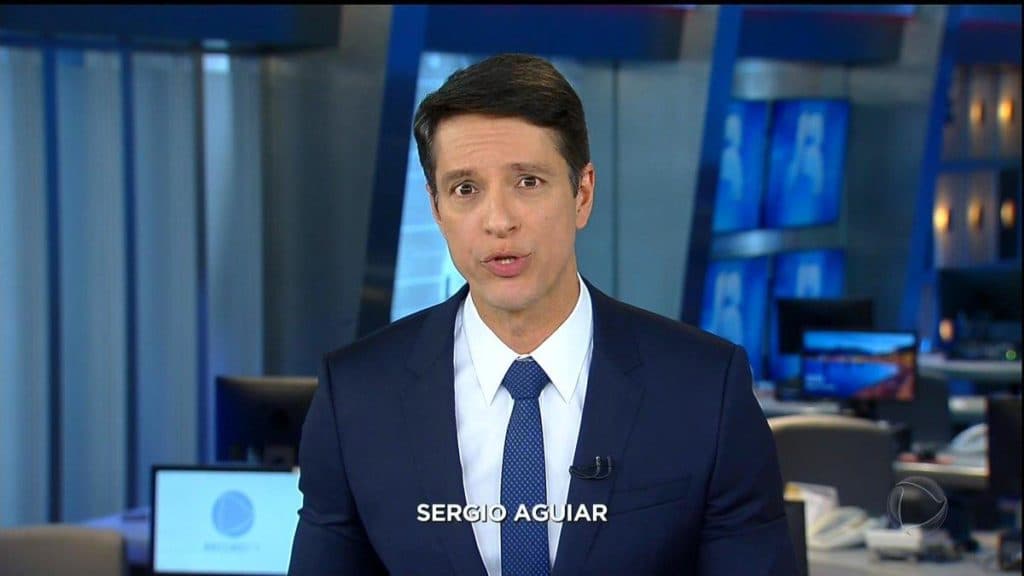 Sergio Aguiar comete erro histórico em estreia de Jornal da Record e vira piada