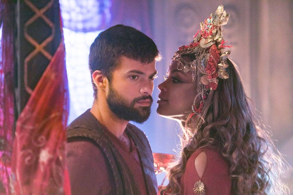 Em Jezabel, rainha tenta seduzir Tadeu novamente e se dá mal