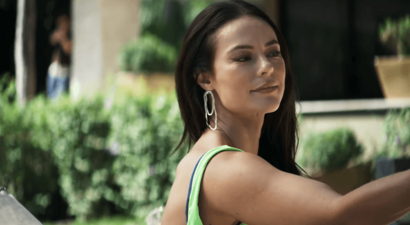 Paolla Oliveira sensualiza em foto, deixa pernões à mostra e fãs ficam eufóricos: "Oh lá em casa"