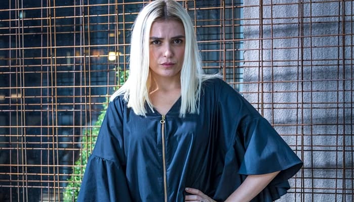 Monica Iozzi arrebenta como Kim em A Dona do Pedaço, dá show de talento e mostra a que veio na Globo