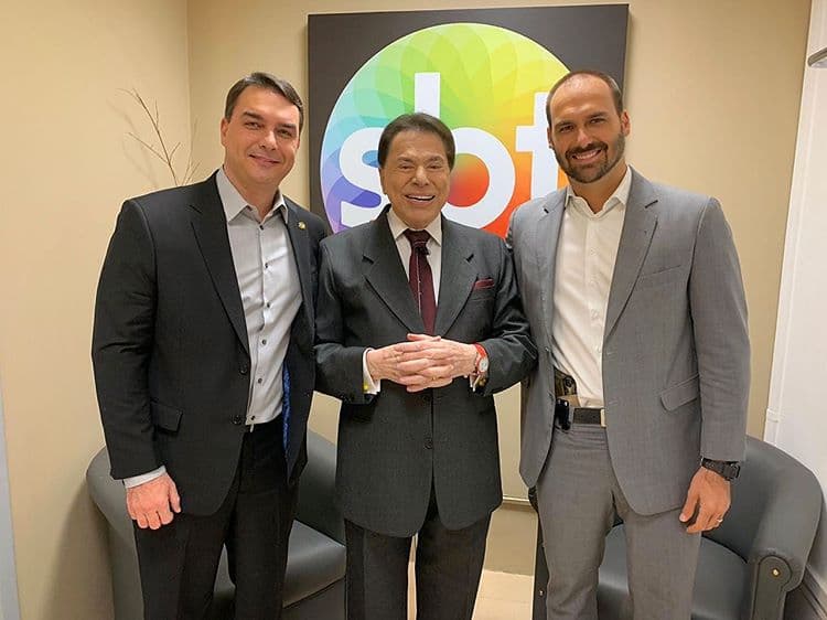 Silvio Santos convida filhos de Bolsonaro para seu programa, um deles vai armado e toca o terror no SBT