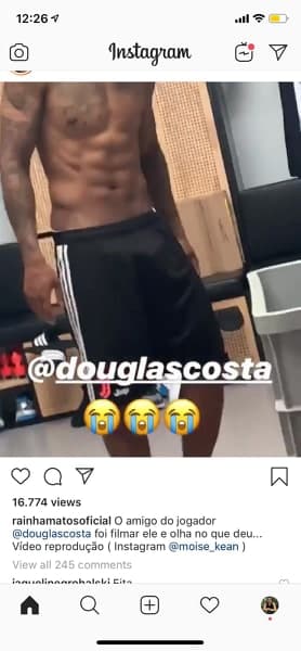 O jogador Douglas Costa da seleção foi flagrado excitado (Reprodução: Instagram)