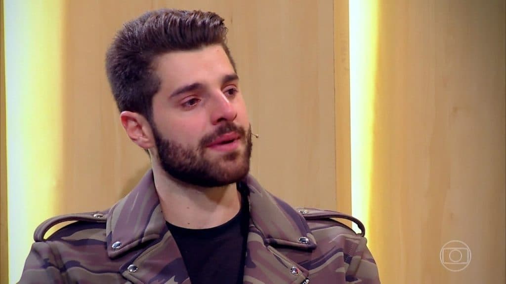 DJ Alok interrompe evento de última hora e deixa público espantado com anúncio de gravidez