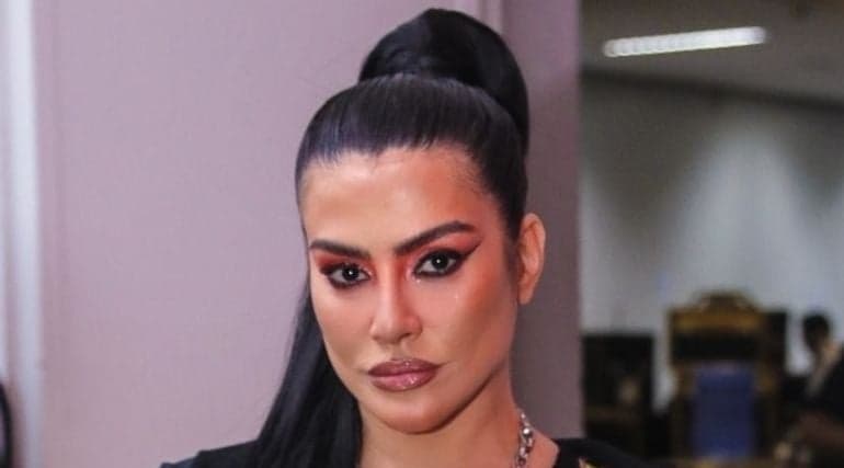 Cleo Pires surge com rosto desfigurado, é esculhambada e rebate centenas de críticas