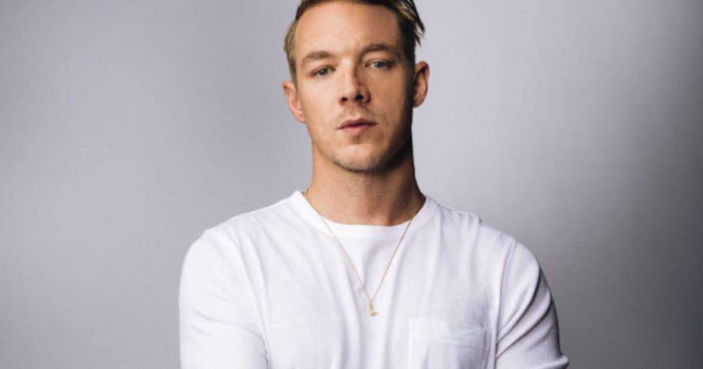DJ Diplo surge mostrando tudo em foto ousada e tamanho da parte íntima impressiona