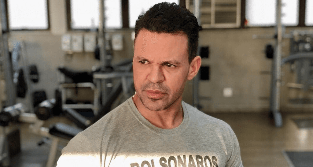 Eduardo Costa diz que está apaixonado por si mesmo e revela não querer mais casamento com mulheres