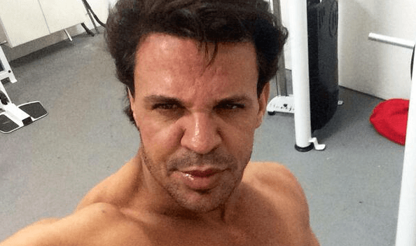 Eduardo Costa passa por diversas plásticas e idade verdadeira do cantor é inacreditável