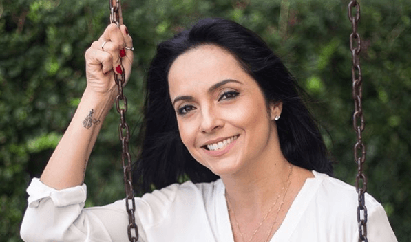 Izabella Camargo voltou à TV Globo por causa de uma liminar da Justiça entregue ao RH da emissora (Foto: Reprodução/Instagram)