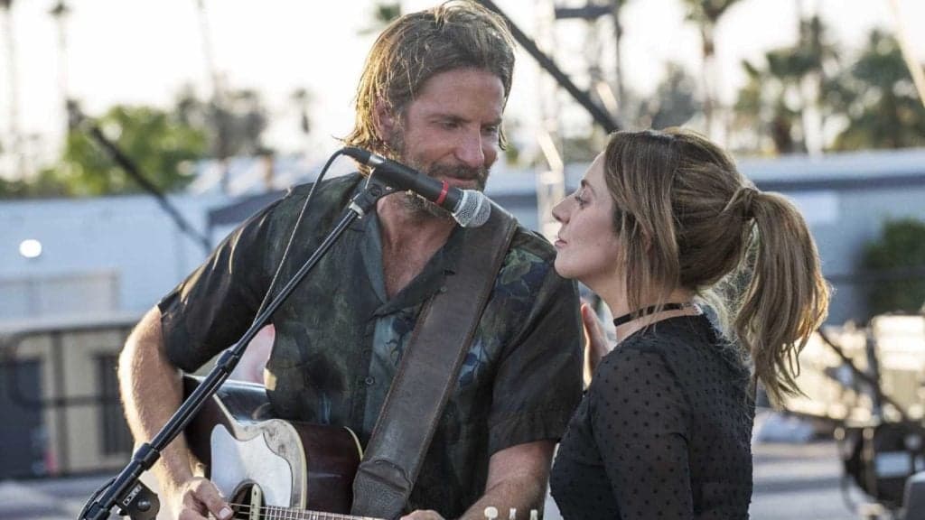 Lady Gaga desmente boatos de relacionamento com Bradley Cooper