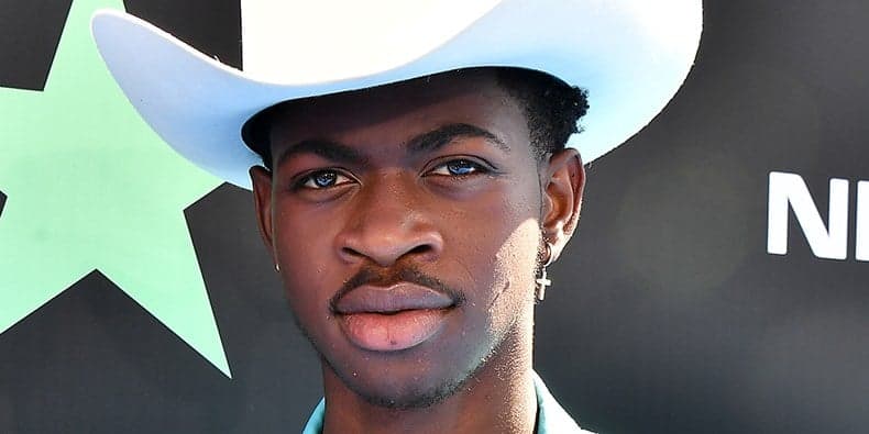 Lil Nas X assume publicamente que é gay e deixa público em choque com revelação