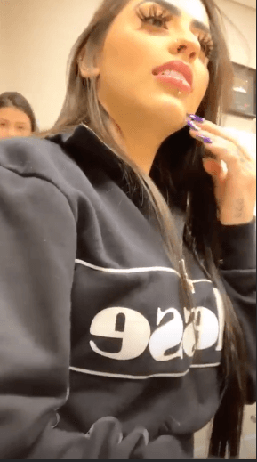 A famosa cantora, MC Mirella e pega de surpresa pelo youtuber e digital influencer, Matheus Mazzafera e admite que está grávida (Foto: Reprodução) A famosa cantora, MC Mirella e pega de surpresa pelo youtuber e digital influencer, Matheus Mazzafera e admite que está grávida (Foto: Reprodução)
