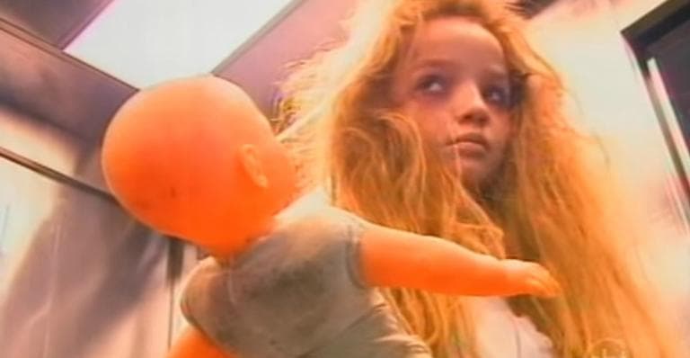 Menina Fantasma do SBT aparece irreconhecível após 7 anos afastada e público não perdoa: "Gigante"