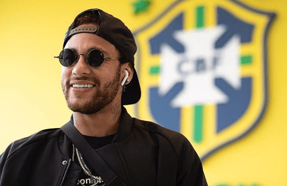 Neymar esquece Bruna Marquezine, surge com duas modelos gatas e curte noitada da melhor forma; veja