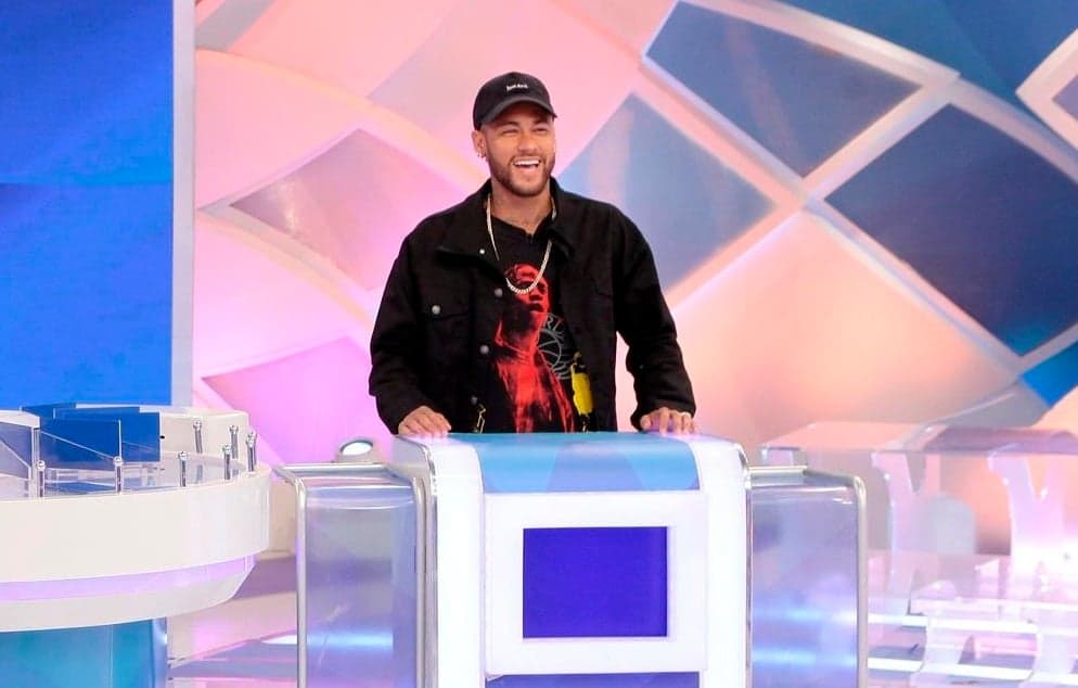 Neymar se relaciona com famosa, ela volta a ficar com o ex e o jogador exige exclusividade: 'Ele chorou'